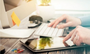 Tablet et pc pour nous aider à mieux comprendre la digitalisation