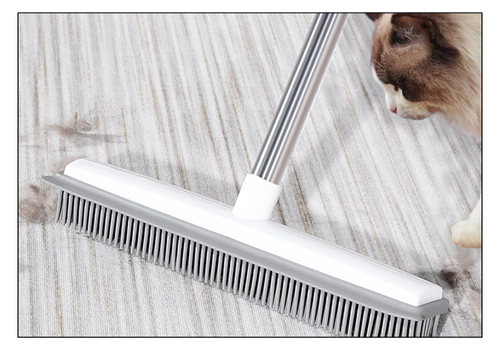 balai en silicone ou caoutchouc efficace pour enlever les poils de chien sur le sol et les tapis